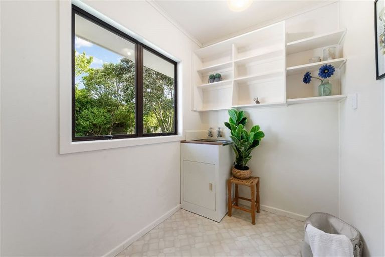 Photo of property in 8 Boler Place, New Lynn, Auckland, 0600