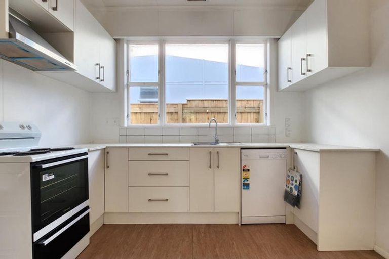 Photo of property in 5a Randwick Road, Northland, Wellington, 6012