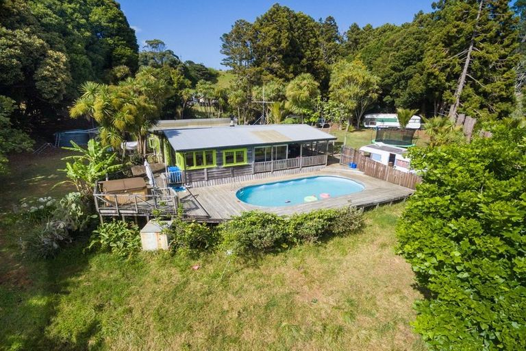Photo of property in 136 Horsman Road, Waitakere, Henderson, 0782