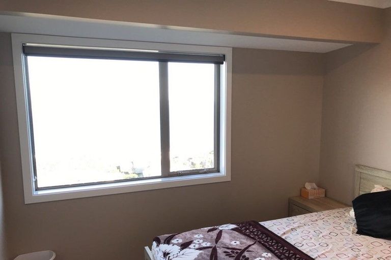 Photo of property in 6b Sunhaven Drive, Newlands, Wellington, 6037