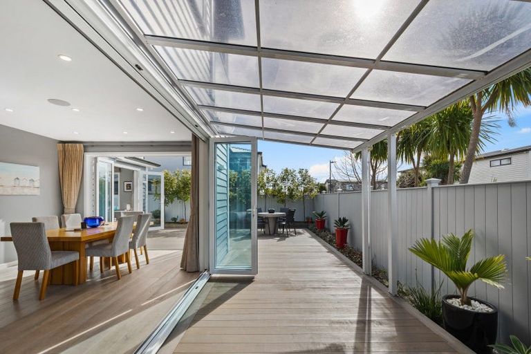 Photo of property in 24 Toanui Road, Hobsonville, Auckland, 0616