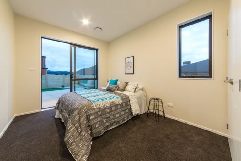 Photo of property in 15 Grove Way, Riverhead, 0820