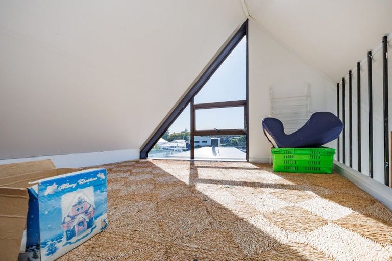 Photo of property in 2/341 College Street, West End, Palmerston North, 4410