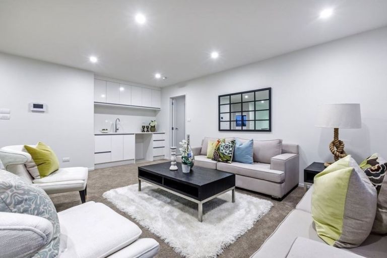 Photo of property in 18 Spyglass Street, Red Beach, 0932