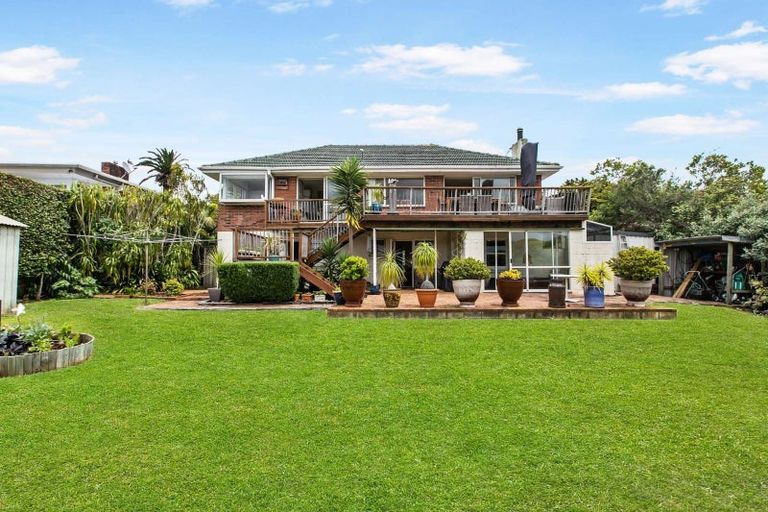 Photo of property in 139 Glenfield Road, Hillcrest, Auckland, 0626