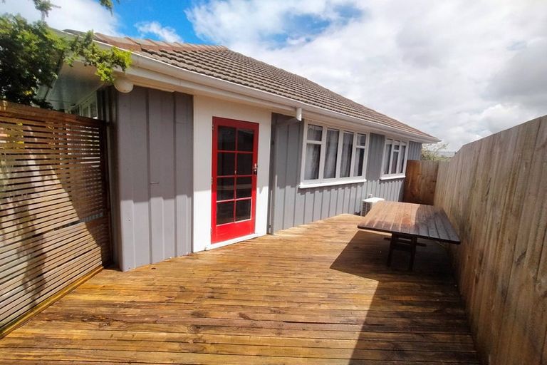 Photo of property in 35 Moheke Avenue, Roslyn, Palmerston North, 4414