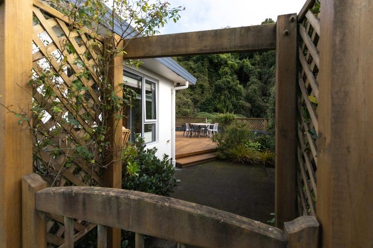 Photo of property in 212 Westchester Drive, Churton Park, Wellington, 6037