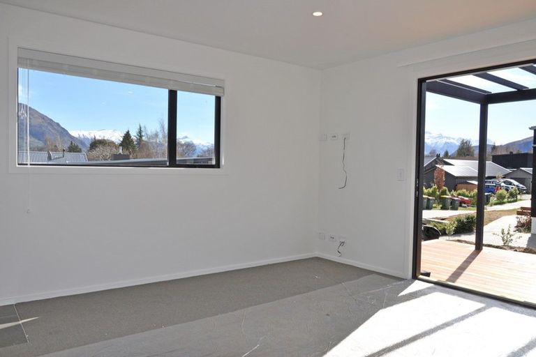 Photo of property in 6 Kapuka Lane, Wanaka, 9305