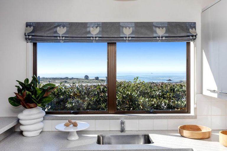 Photo of property in 1/17 Moncks Spur Road, Redcliffs, Christchurch, 8081