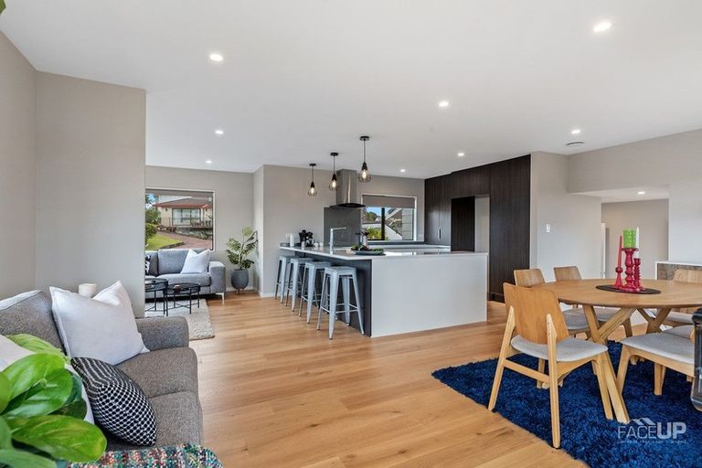 Photo of property in 168 Luckens Road, West Harbour, Auckland, 0618