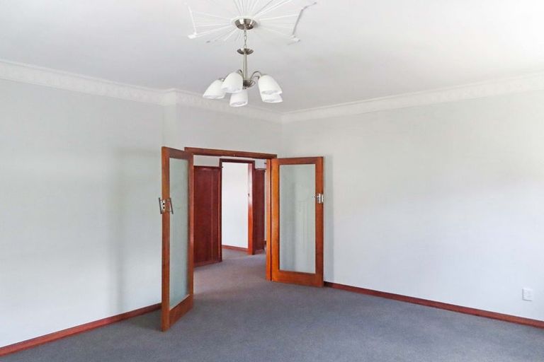 Photo of property in 17 Saint Ronans Avenue, Waterloo, Lower Hutt, 5011