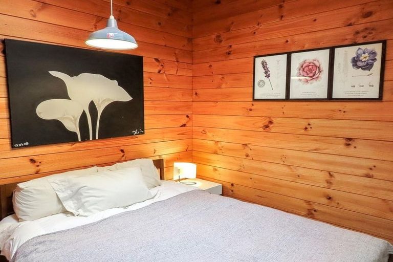 Photo of property in 409 Karaka Bay Road, Karaka Bays, Wellington, 6022