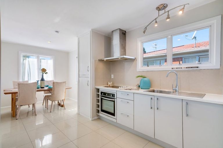 Photo of property in 26 Miller Road, Mangere Bridge, Auckland, 2022