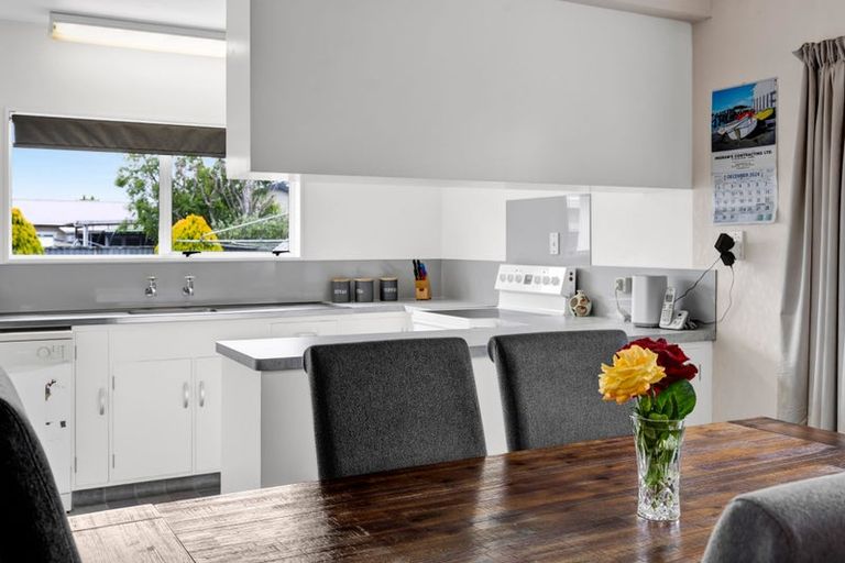 Photo of property in 18 Kamahi Avenue, Hawera, 4610