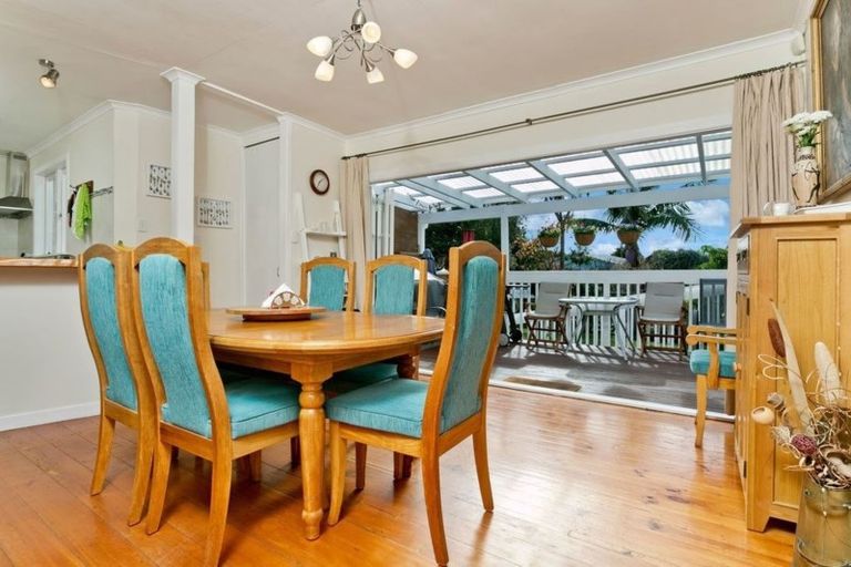 Photo of property in 17 Paramu Avenue, Birkdale, Auckland, 0626