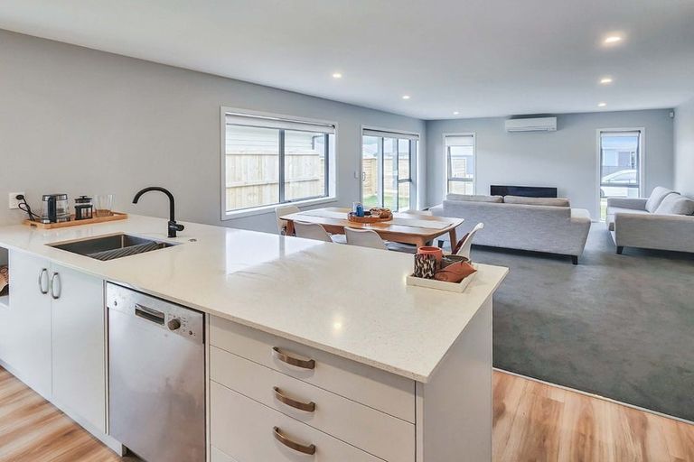 Photo of property in 10 Te Ara O Roimata, Wainuiomata, Lower Hutt, 5014