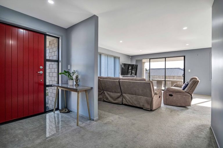 Photo of property in 2 Frederick Place, Whalers Gate, New Plymouth, 4310