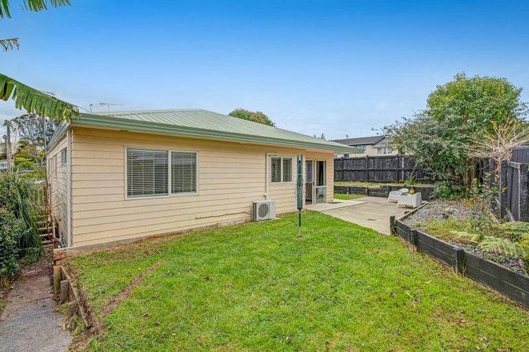 Photo of property in 2/16 Ellice Road, Totara Vale, Auckland, 0629