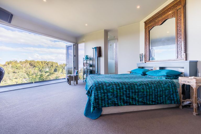 Photo of property in 70 Scenic Drive, Titirangi, Auckland, 0604