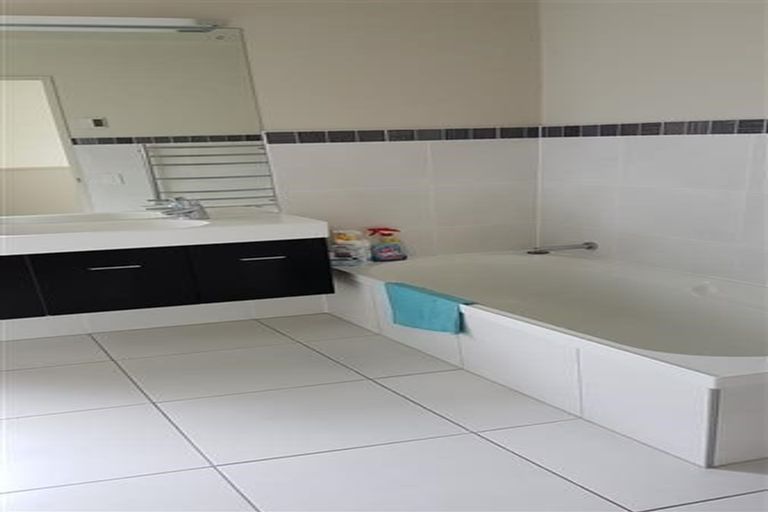 Photo of property in 15 Oak View Terrace, Schnapper Rock, Auckland, 0632