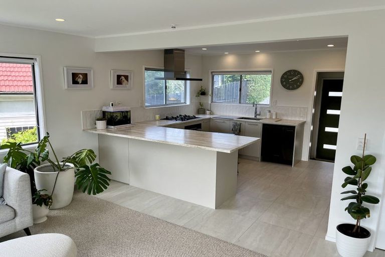 Photo of property in 2/60 Maritime Terrace, Birkenhead, Auckland, 0626