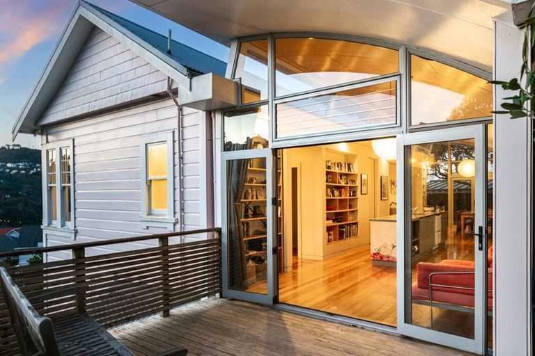 Photo of property in 74 Glen Road, Kelburn, Wellington, 6012