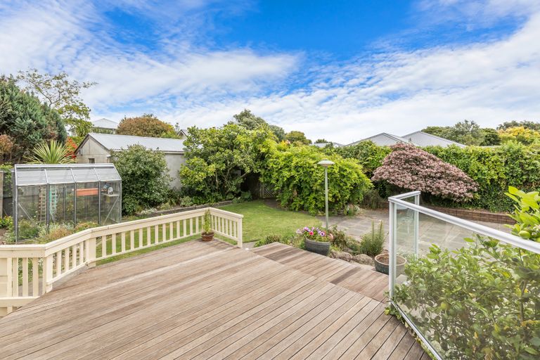 Photo of property in 20 Derrett Place, Saint Martins, Christchurch, 8022