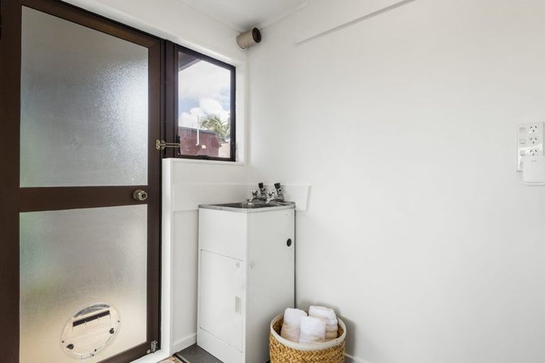 Photo of property in 1/12 Corunna Road, Milford, Auckland, 0620