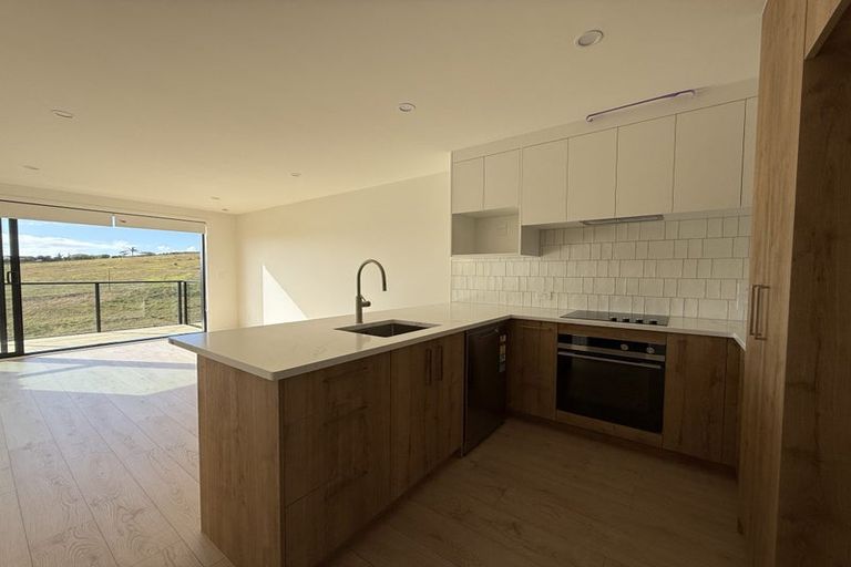 Photo of property in 6/23 Makomako Drive, Orewa, 0931