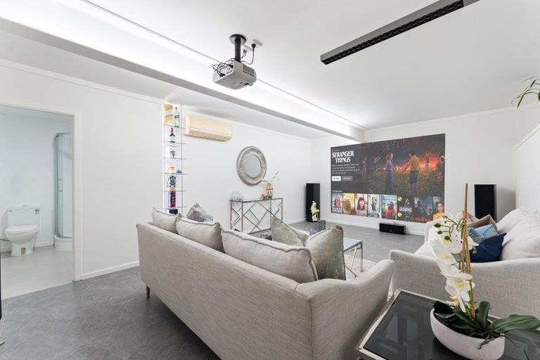 Photo of property in 23 Ravenwood Drive, Forrest Hill, Auckland, 0620