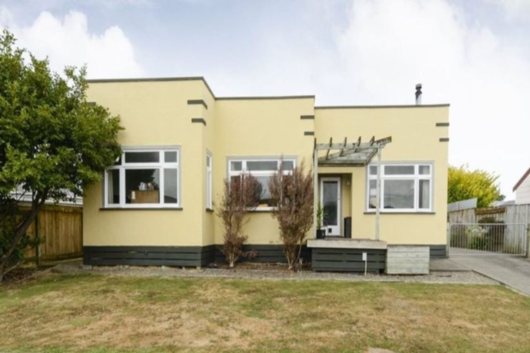 Photo of property in 77 Hillcrest Drive, Kelvin Grove, Palmerston North, 4414