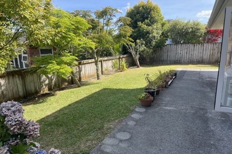 Photo of property in 8 Jomard Terrace, Northcross, Auckland, 0632