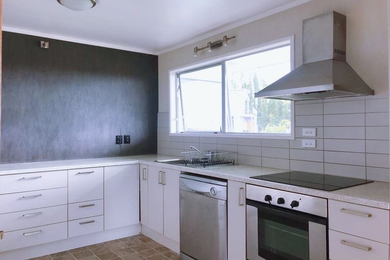 Photo of property in 2/2 Girrahween Drive, Totara Vale, Auckland, 0629