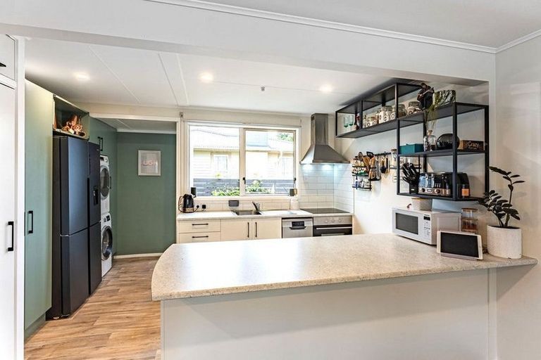 Photo of property in 7 Graham Grove, Waikanae, 5036
