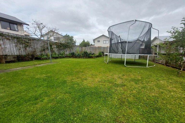 Photo of property in 5 Foundation Place, Glen Eden, Auckland, 0602
