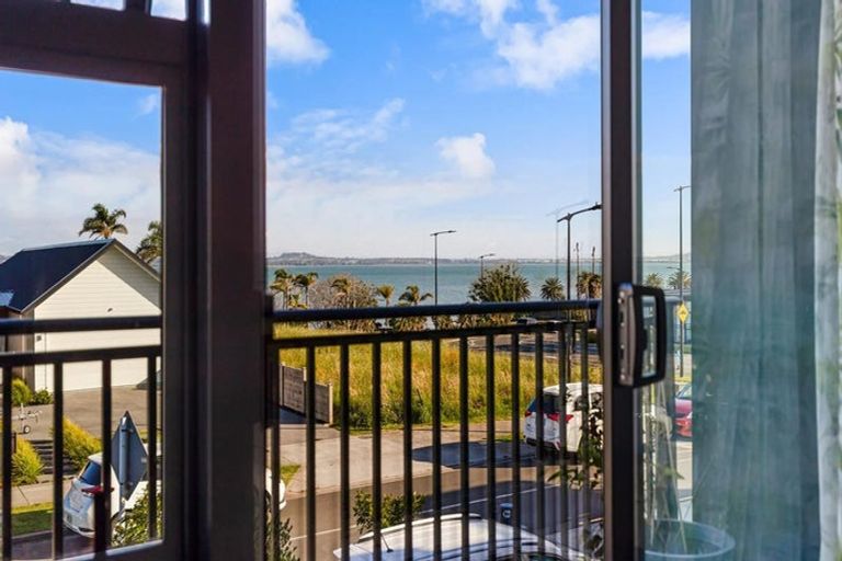 Photo of property in 37 Treloar Crescent, Hobsonville, Auckland, 0616