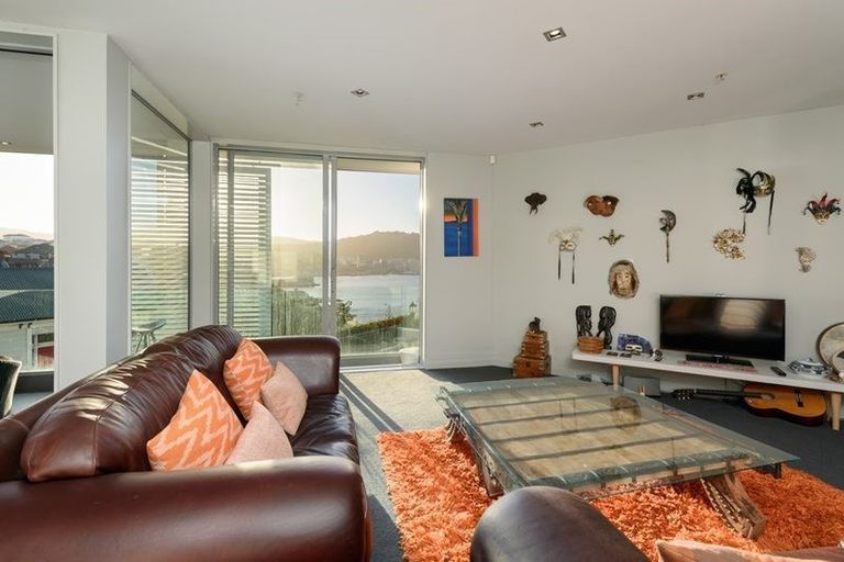 Photo of property in 2a/22 Telford Terrace, Oriental Bay, Wellington, 6011
