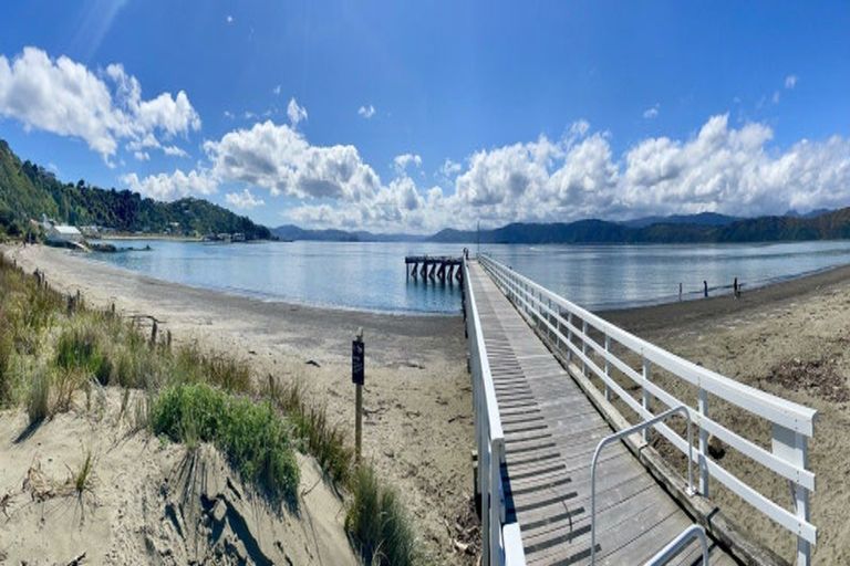 Photo of property in 87 Marine Parade, Seatoun, Wellington, 6022