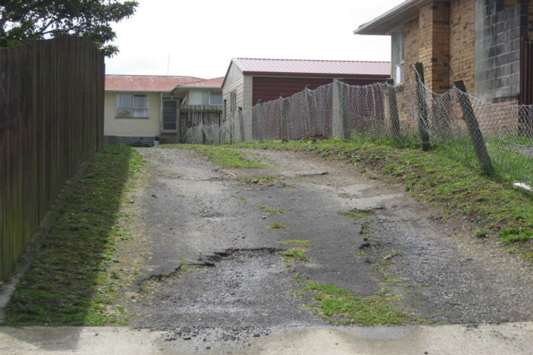 Photo of property in 13 Tranent Road, Mangere, Auckland, 2022