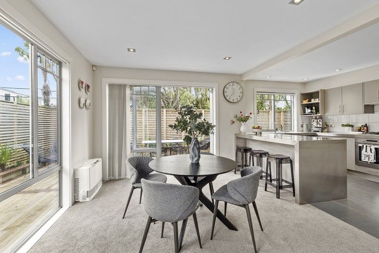 Photo of property in 41 Forres Street, Seatoun, Wellington, 6022