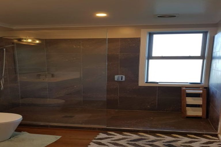 Photo of property in 6b Sunhaven Drive, Newlands, Wellington, 6037