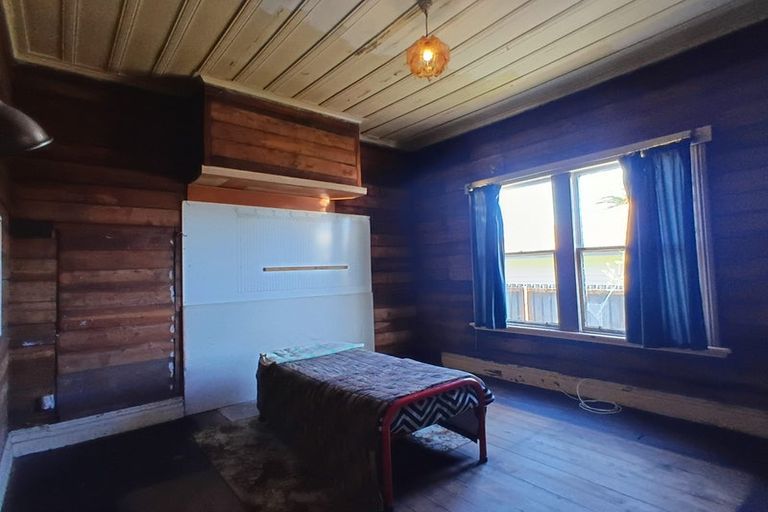Photo of property in 129 Russell Street, Westport, 7825