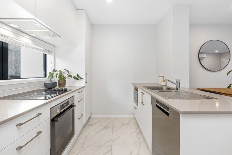 Photo of property in 8/3 Fairdale Place, Birkdale, Auckland, 0626
