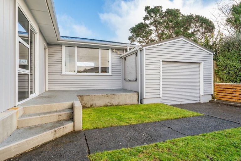 Photo of property in 13e York Crescent, Westown, New Plymouth, 4310