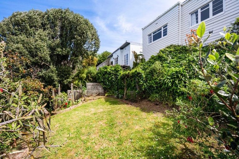 Photo of property in 76 Maupuia Road, Maupuia, Wellington, 6022