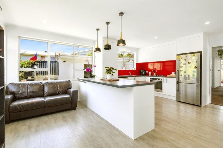 Photo of property in 17 Nassau Avenue, Grenada North, Wellington, 5028