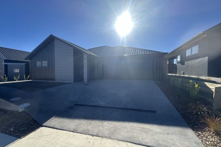 Photo of property in 14 Corriedale Road, Jacks Point, 9371