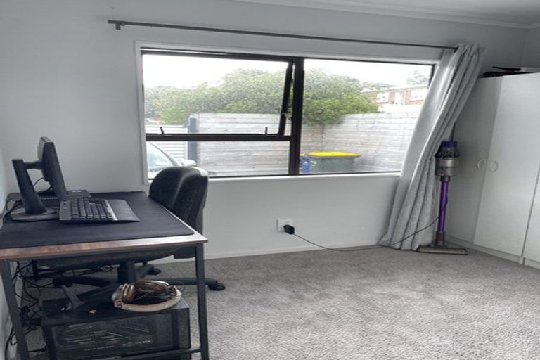 Photo of property in 1/38 Kaipatiki Road, Glenfield, Auckland, 0629