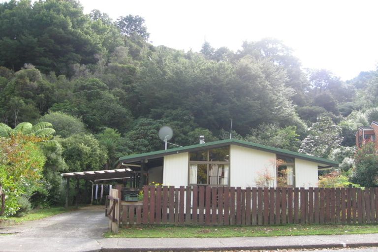 Photo of property in 13 Fendalton Crescent, Pinehaven, Upper Hutt, 5019