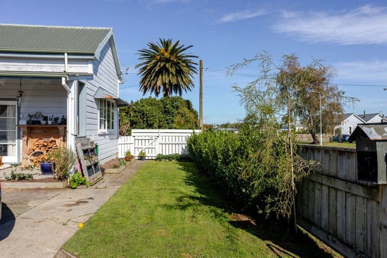 Photo of property in 28 Fox Street, Woodville, 4920